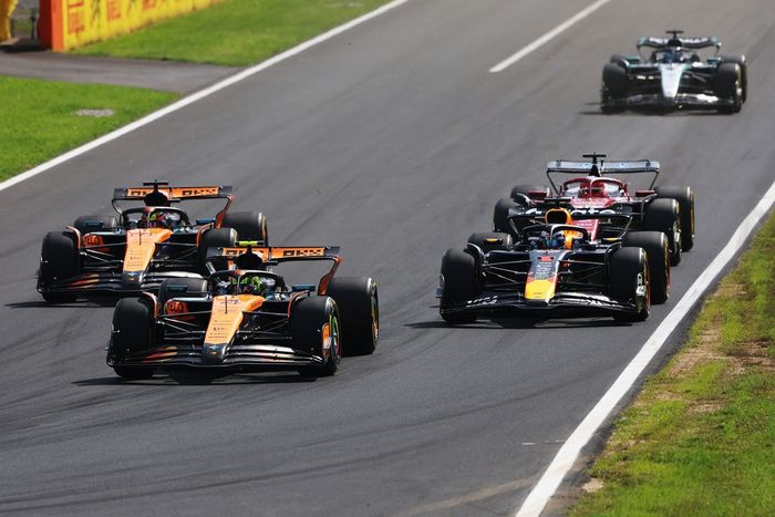 Lando Norris, McLaren, Oscar Piastri, McLaren, Max Verstappen, Red Bull Racing