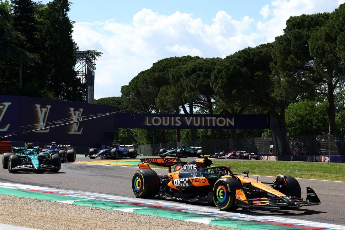 Lando Norris, McLaren, Fernando Alonso, Aston Martin Racing, Carlos Sainz, Williams