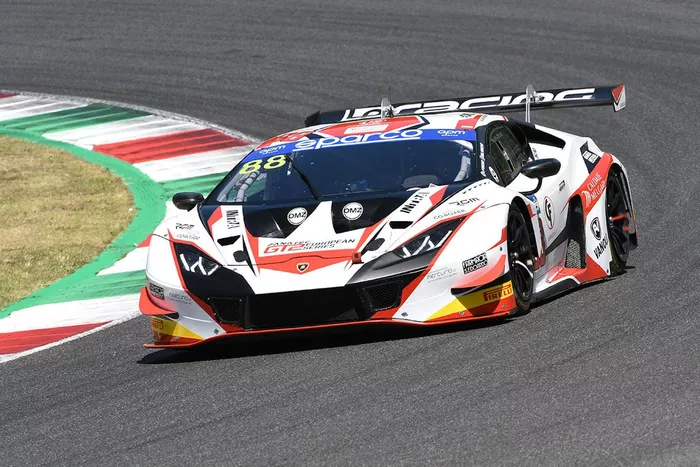 #88 LP Racing, Lamborghini Huracan GT3 Evo: Pietro Perolini, Angelo Negro, Lorenzo Veglia
