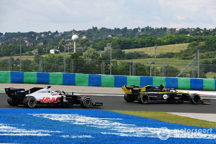 Esteban Ocon, Renault F1 Team R.S.20, leads Romain Grosjean, Haas VF-20