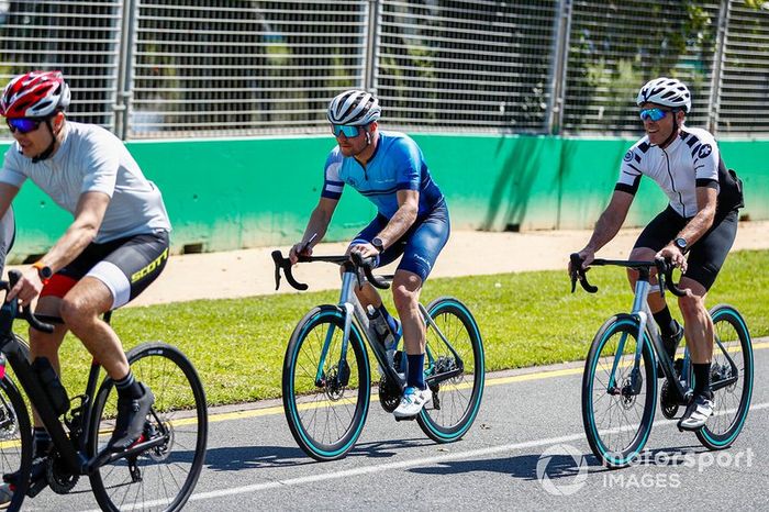 Ciclistas en Albert Park