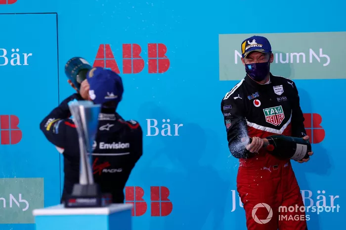 Podio: segundo lugar Andre Lotterer, Tag Heuer Porsche, Porsche 99x Electric