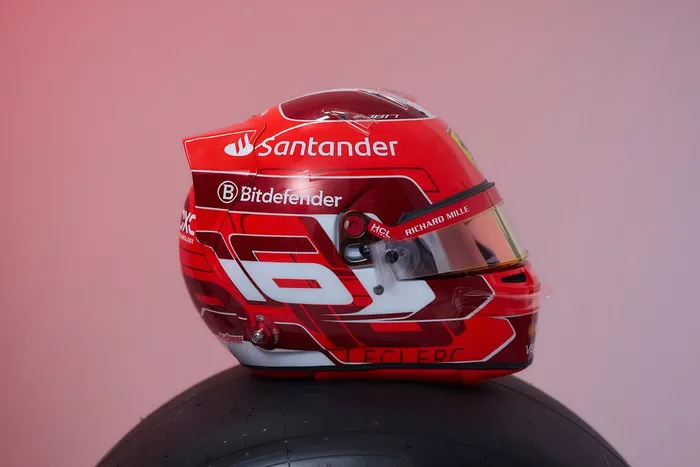 Casco di Charles Leclerc, Ferrari
