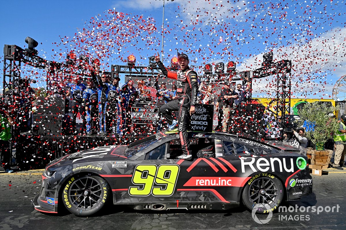 Ganador de la carrera Daniel Suárez, TrackHouse Racing, Onx Homes / Renu Chevrolet Camaro 