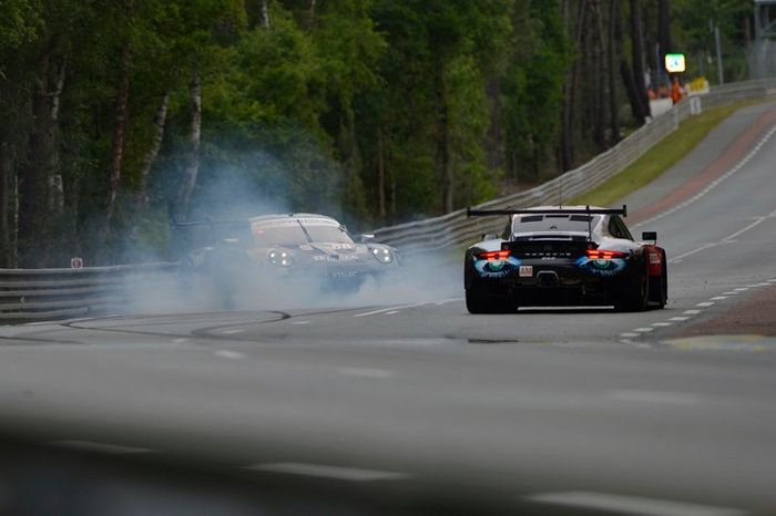 #88 Dempsey Proton Competition Porsche 911 RSR: Matteo Cairoli, Giorgio Roda, Satoshi Hoshino spins