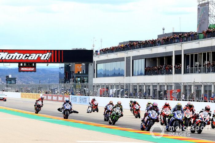 Markus Reiterberger, BMW Motorrad WorldSBK Team nearly run over by Ryuichi Kiyonari, Honda WSBK Team