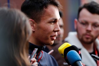 Alex Albon, Scuderia Toro Rosso in gesprek met de media