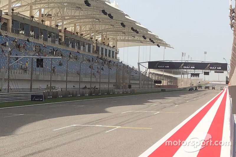 Extra starting lights on the front straight