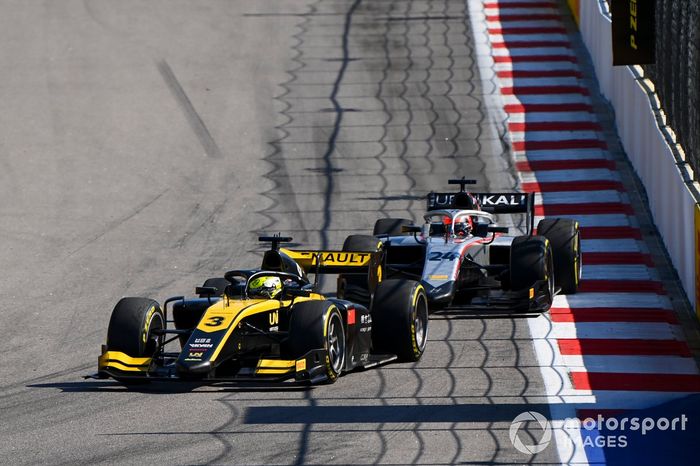 Guanyu Zhou, UNI-Virtuosi y Nikita Mazepin, Hitech Grand Prix 