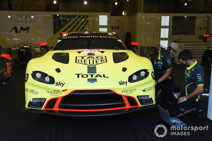 #98 Aston Martin Racing Aston Martin Vantage: Paul Dalla Lana, Augusto Farfus, Ross Gunn