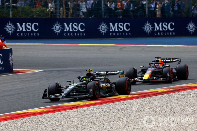 Lewis Hamilton, Mercedes F1 W14, Max Verstappen, Red Bull Racing RB19