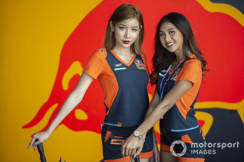 Rajtrácslányok a Thai Nagydíjról