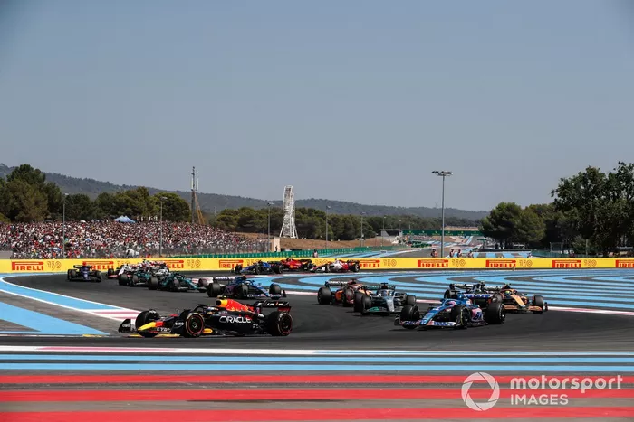 Sergio Pérez, Red Bull Racing RB18, Fernando Alonso, Alpine A522, Lando Norris, McLaren MCL36, George Russell, Mercedes W13, Daniel Ricciardo, McLaren MCL36