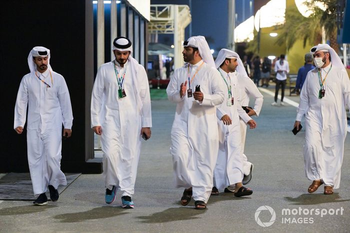 Dignatarios en el paddock