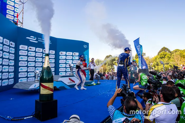 Podium: ganador, Sam Bird, DS Virgin Racing Formula E Team; segundo, Sébastien Buemi, Renault e.Dams; tercero, Lucas di Grassi, ABT Schaeffler Audi Sport