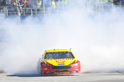 Race winner Joey Logano, Team Penske, Ford Fusion Shell Pennzoil