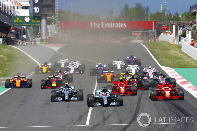 Arrancada: Lewis Hamilton, Mercedes AMG F1 líder