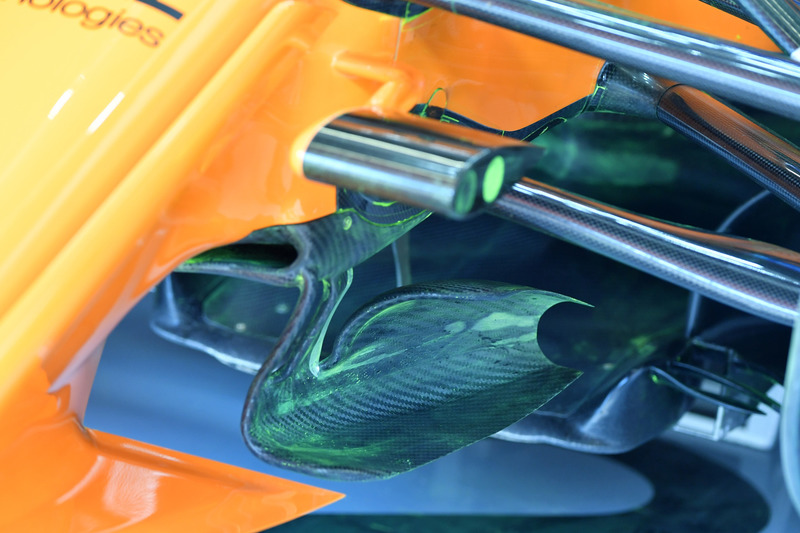 McLaren MCL33, sospensione anteriore e dettaglio con vernice aerodinamica