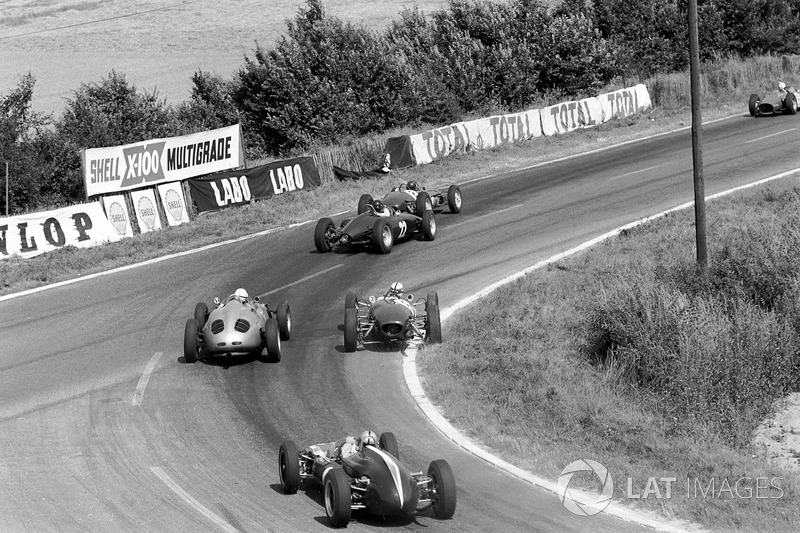 Giancarlo Baghetti leads Jim Clark, Graham Hill, Innes Ireland, Dan Gurney and Jack Brabham