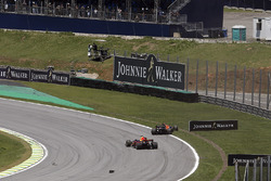 Kevin Magnussen, Haas F1 Team VF-17, Daniel Ricciardo, Red Bull Racing RB13 ve Stoffel Vandoorne, Mc