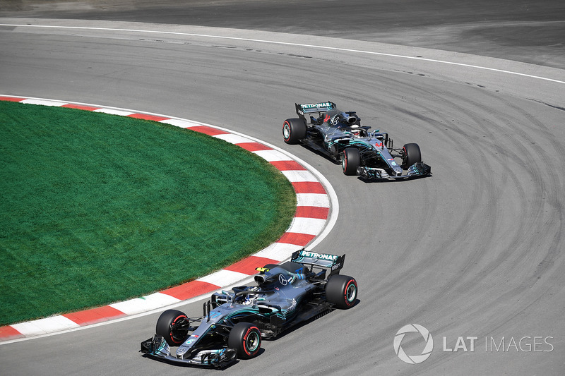 Valtteri Bottas, Mercedes-AMG F1 W09 and Lewis Hamilton, Mercedes-AMG F1 W09