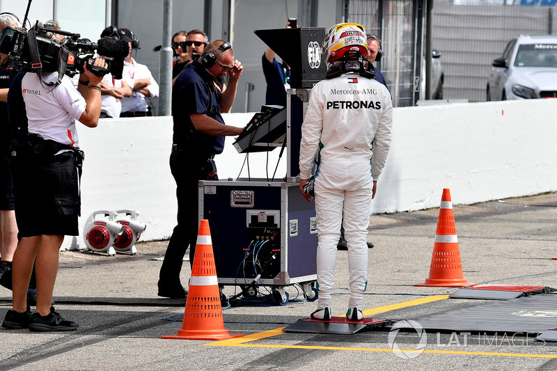 Lewis Hamilton, Mercedes-AMG F1 walks in after stopping on track