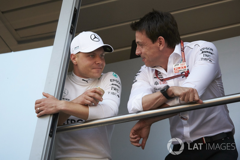 Valtteri Bottas, Mercedes AMG F1, with Toto Wolff, Executive Director (Business), Mercedes AMG