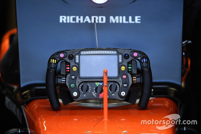 McLaren MCL32, volante