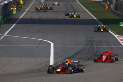 Макс Ферстаппен, Red Bull Racing RB14, Кими Райкконен, Ferrari SF71H, Даниэль Риккардо, Red Bull Racing RB14, и Нико Хюлькенберг, Renault Sport F1 Team RS18