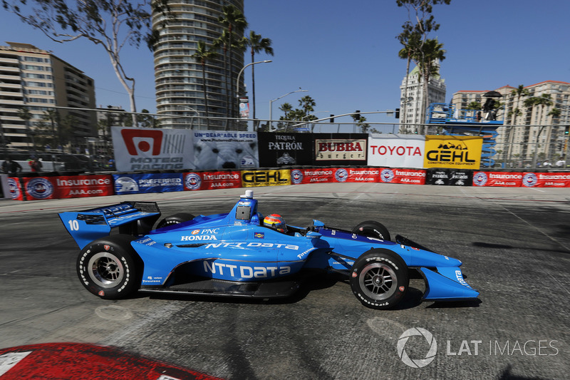 Aksi balap IndyCar di Long Beach