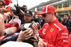 Кімі Райкконен, Ferrari роздає автографи вболівальникам