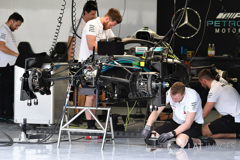 Mercedes-AMG F1 W09 dans le garage