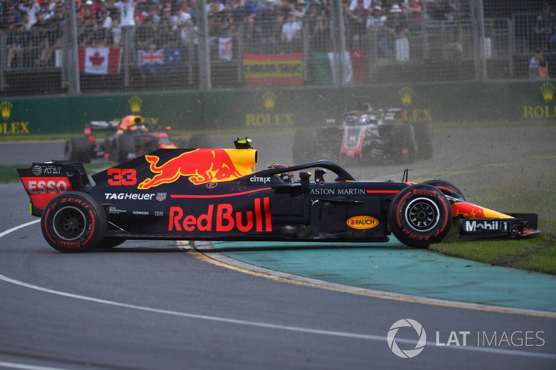 Max Verstappen, Red Bull Racing RB14 spins