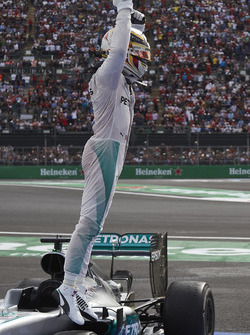 Ganador de la carrera Lewis Hamilton, Mercedes AMG F1