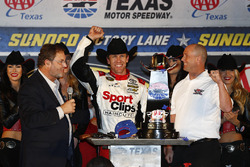 Race winner Carl Edwards, Joe Gibbs Racing Toyota