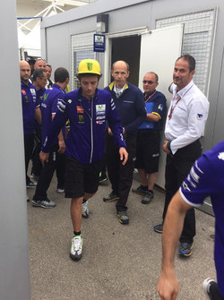Valentino Rossi deja COTA después de hablar con Michelin