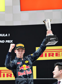 Даниил Квят, Red Bull Racing празднует победу на подиуме