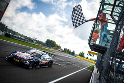 Картатий прапор для Марко Віттмана, BMW Team RMG, BMW M4 DTM