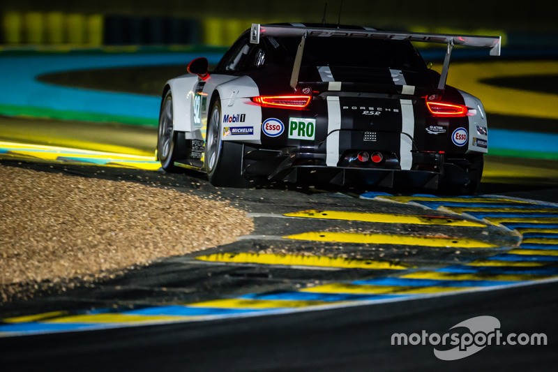 #92 Porsche Motorsport Porsche 911 RSR: Earl Bamber, Frédéric Makowiecki, Jörg Bergmeister