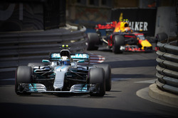Valtteri Bottas, Mercedes AMG F1 W08, Max Verstappen, Red Bull Racing RB13