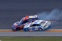 Denny Hamlin, Joe Gibbs Racing Toyota, Brad Keselowski, Team Penske Ford, chocan