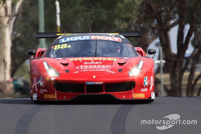 #88 Maranello Motorsport, Ferrari 488 GT3: Toni Vilander, Craig Lowndes, Jamie Wincup