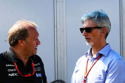 Заместитель руководителя Sahara Force India F1 Роберт Фернли и ведущий телеканала Sky Sports Дэймон