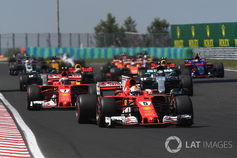 Sebastian Vettel, Ferrari SF70-H lidera al inicio de la carrera