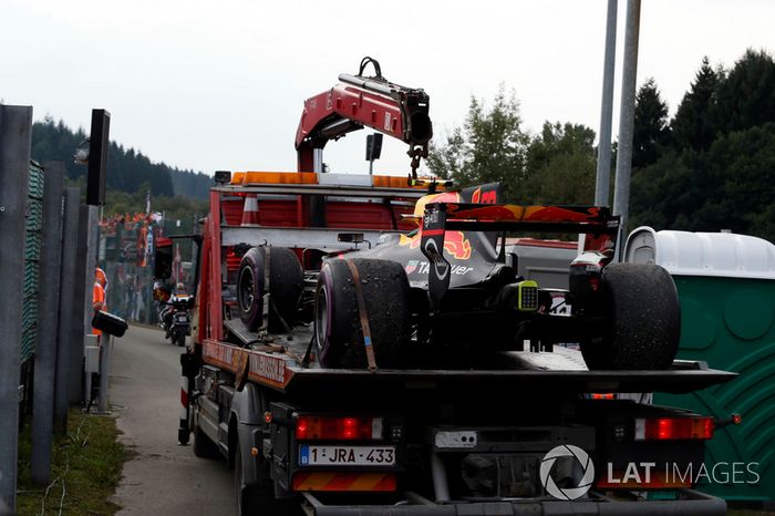 The car of Max Verstappen, Red Bull Racing RB13 is recovered by marshals after stopping on track