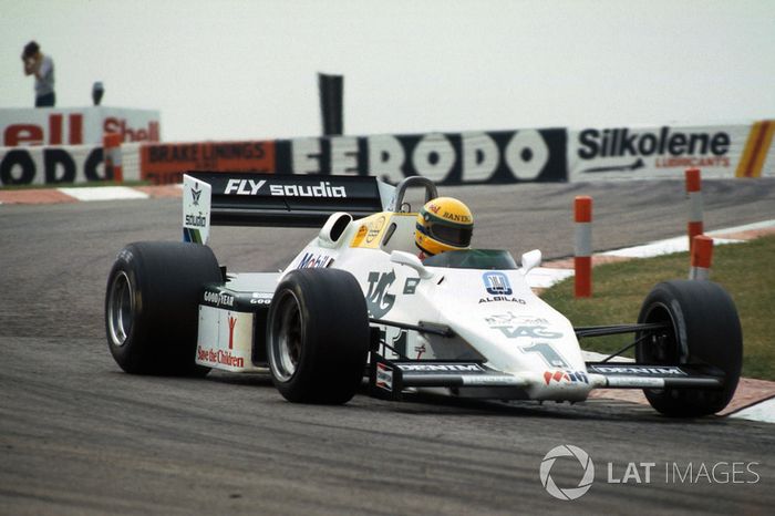 Ayrton Senna prueba el  Williams FW08C por primera vez