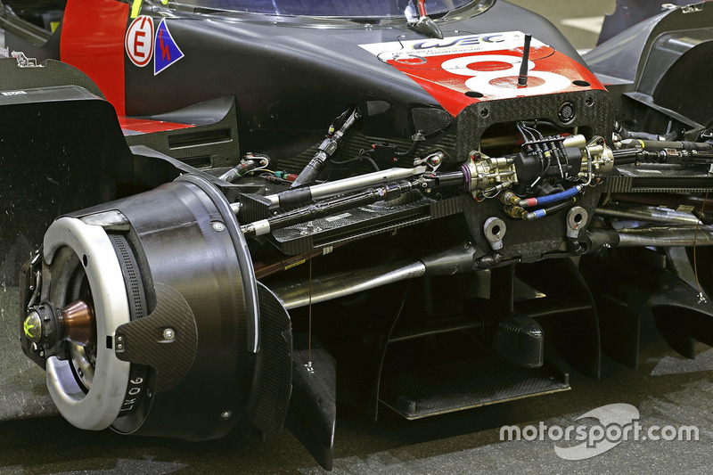Le train avant de la #8 Audi Sport Team Joest Audi R18