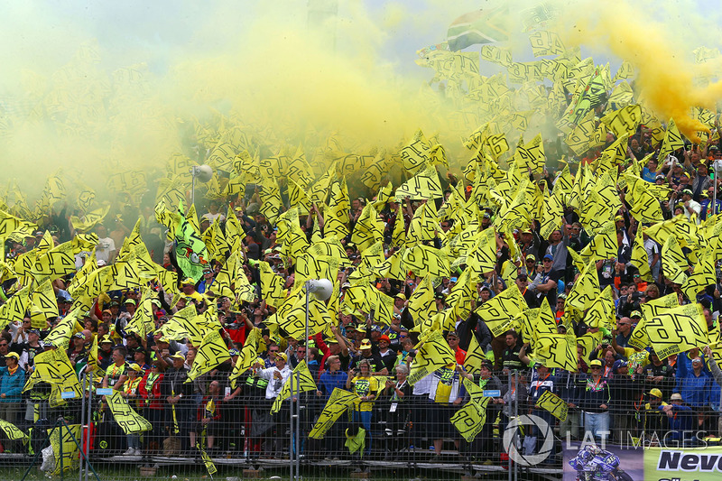 Valentino Rossi, Yamaha Factory Racing fans