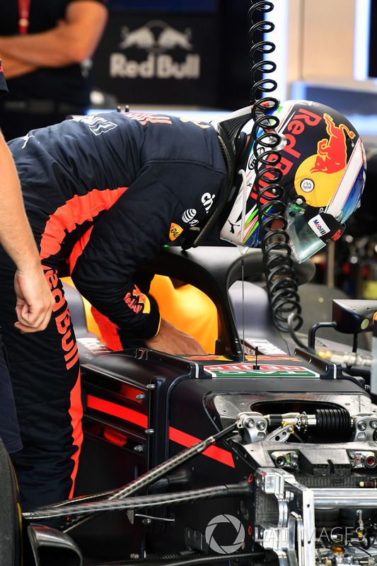 Daniel Ricciardo, Red Bull Racing RB13 and halo