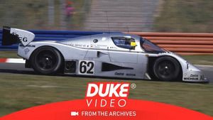 Muy ocupado el equipo de boxes durante el WSC Spa 1989